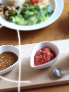 A picture of Japanese-style dressing using soy sauce with rice malt.