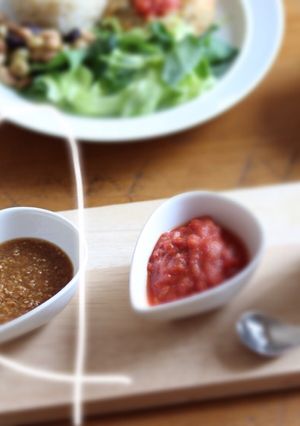 A picture of Japanese-style dressing using soy sauce with rice malt.