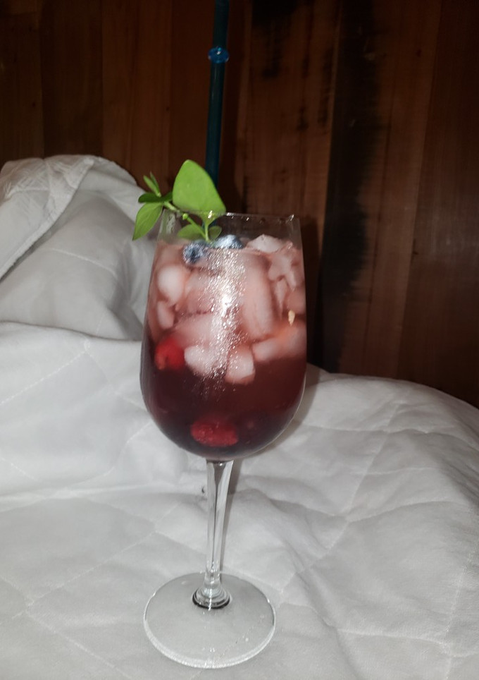 Una foto de Mojito de frutos rojos..🍹🍹