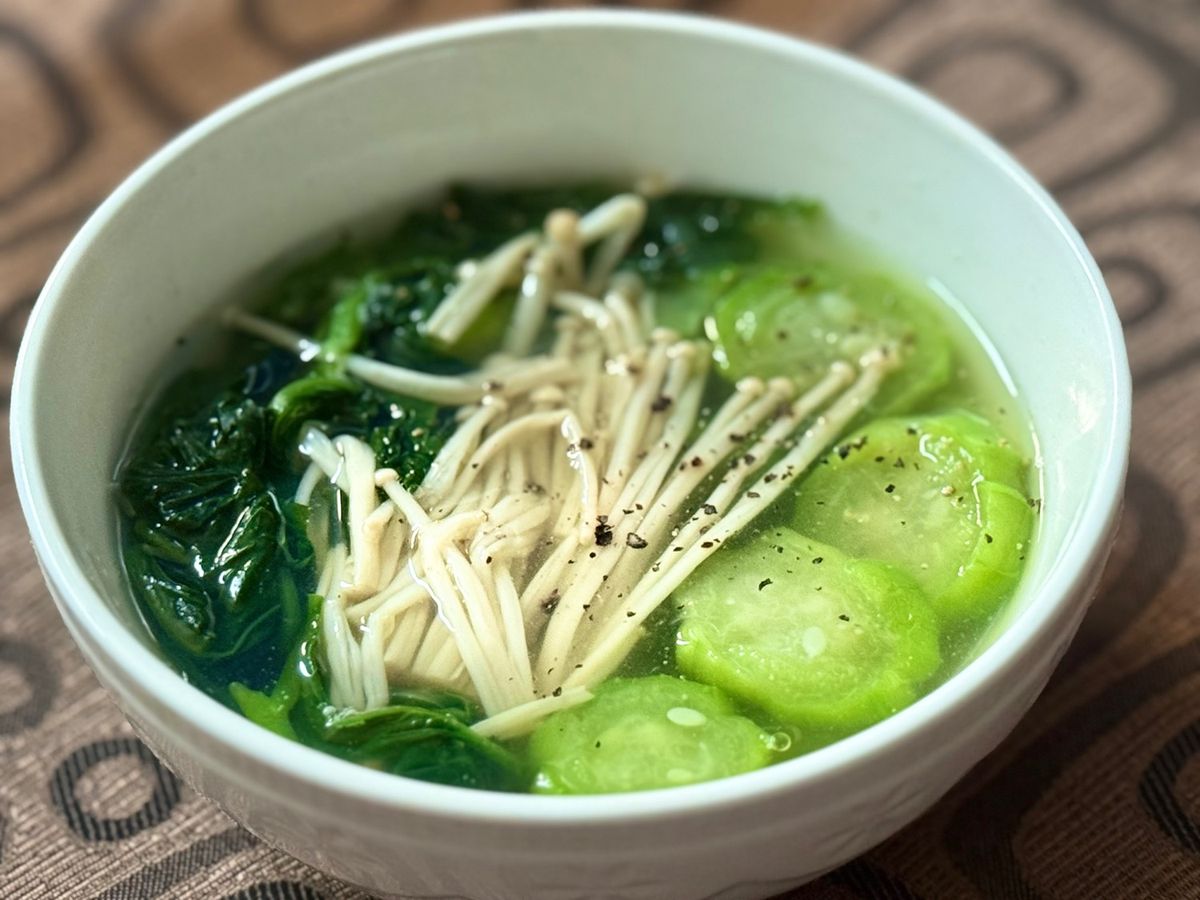 🌱 Canh Mồng Tơi Nấu Mướp Hương & Nấm Kim Châm
