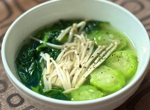Hình của món 🌱 Canh Mồng Tơi Nấu Mướp Hương & Nấm Kim Châm.