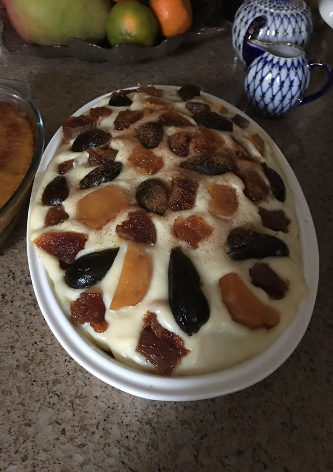 Una foto de Pastel borracho con dulces típicos