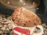 Bizcocho proteico de Avena y chocolate en una taza en 2 minutos
