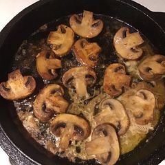A picture of California Farm Broiled in Butter Large White Button Mushrooms.