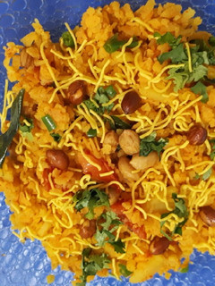 બટાકા પૌવા (Bataka Poha Recipe In Gujarati) રેસીપી મુખ્ય ફોટો