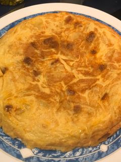 Una foto de Tortilla de patatas y chorizo