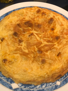 Una foto de Tortilla de patatas y chorizo