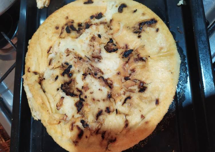 Fainá de paquete con cebolla caramelizada