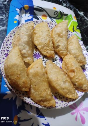 मावा गुझिया (mawa gujiya recipe in Hindi) रेसिपी मुख्य फोटो