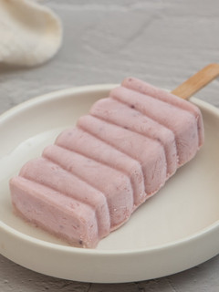 A picture of Fat-Free Frozen Yogurt Popsicles.