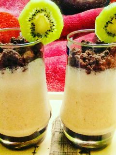 ओरियो वनिला मिल्क शेक (Oreo vanilla milk shake recipe in Hindi) रेसिपी मुख्य फोटो