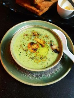 মাশরুম স্পিনাচ স্যুপ (mushroom spinach recipe in Bengali) রেসিপির প্রধান ছবি