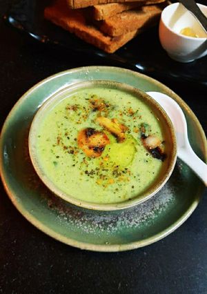 মাশরুম স্পিনাচ স্যুপ (mushroom spinach recipe in Bengali) রেসিপির প্রধান ছবি