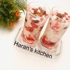 A picture of Fruit parfait.