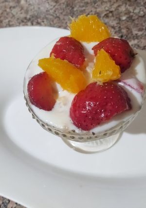 Une photo de Dessert chantilly / fraise 🍓 / orange 🍊