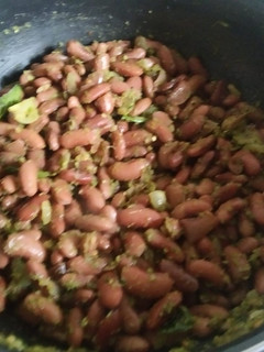 சிவப்பு பீன்ஸ் சுண்டல் (Sivappu beans sundal recipe in tamil) செய்முறை முக்கிய புகைப்படம்
