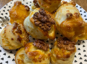 Hajtogatott kovászos pogácsa recept fotója