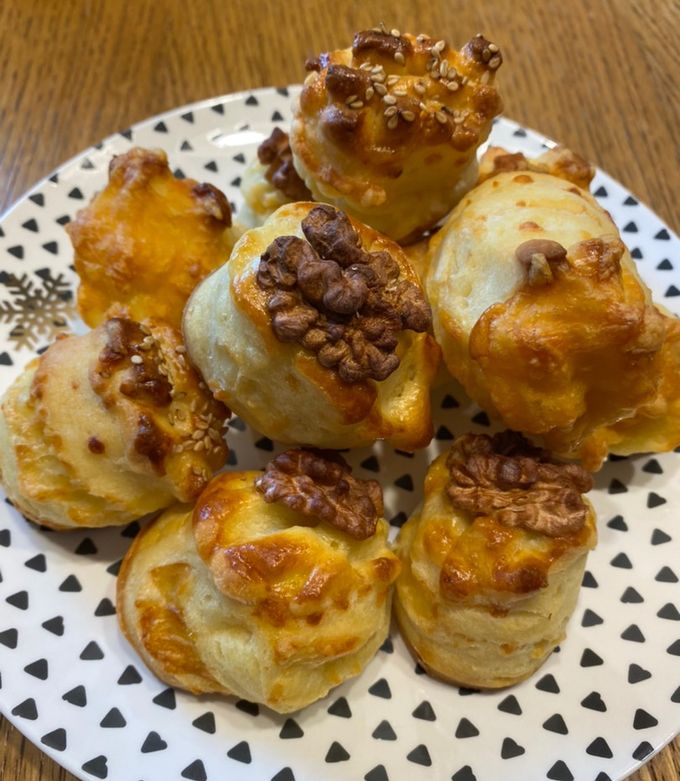 Hajtogatott kovászos pogácsa recept fotója