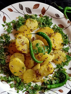 जीरा आलू(jira aloo recipe in hindi) रेसिपी मुख्य फोटो