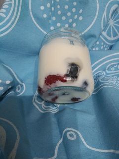 Una foto de Yogur natural casero con frutos del bosque