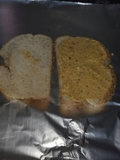 Una foto de Tostadas con paté de verduras y algas agar agar