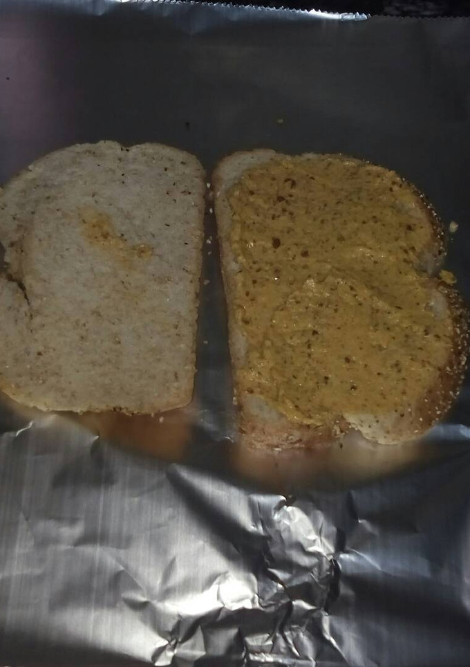 Una foto de Tostadas con paté de verduras y algas agar agar