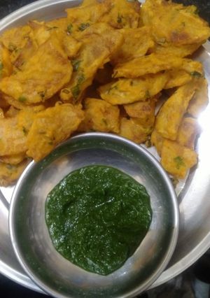 बेसन की पकौड़ी (besan ki pakodi recipe in Hindi) रेसिपी मुख्य फोटो