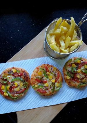 A picture of Mini pizza#recipemarathon#baking.