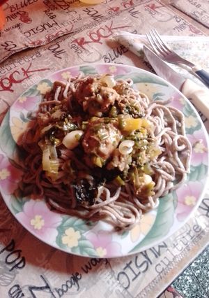 Una foto de Fideos tallarines integrales con chorizo