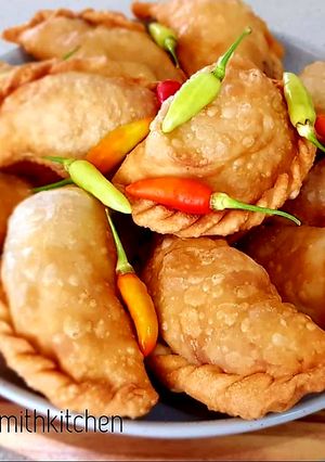 A picture of Pastel Goreng (Indonesian Crispy Fried Pies).
