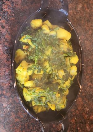A picture of Aloo palak.