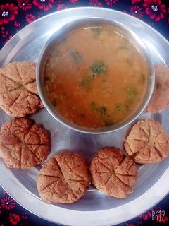 दाल बाटी (Dal bati recipe in Hindi) रेसिपी मुख्य फोटो