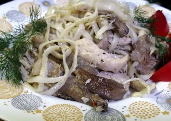 Лапша с курицей и грибами в сливочном соусе - ужин за полчаса