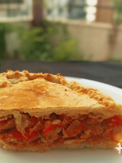 Una foto de Empanada gallega versión de nuestra familia