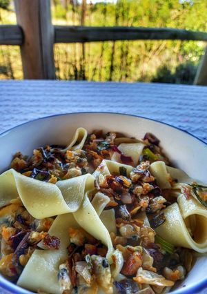Una foto de Almejas al ajillo y verdeo con pastas 🌊
