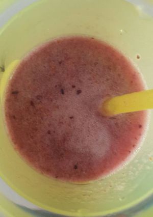 Una foto de Jugo de limón con arándanos