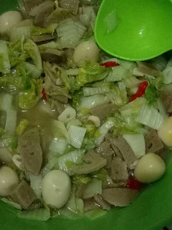 Cara Mudah Menyiapkan Resep Tumis sawi putih pentol puyuh yang Bikin Ngiler Anti Ribet, Sempurna