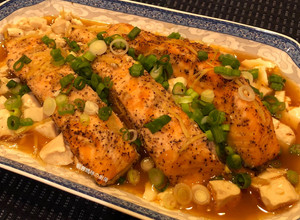 【電鍋版】蒸鮭魚豆腐 的食譜成品照片