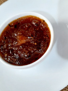 आम की खट्टी मीठी चटनी (Aam ki khatti mithi chutney recipe in Hindi) रेसिपी मुख्य फोटो