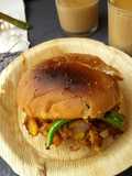 Baked cheesei vada pav
