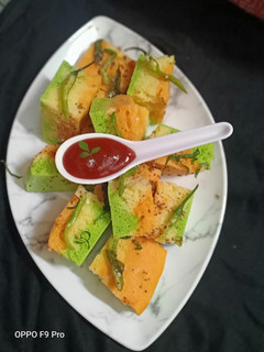 तिरंगा ढोकला(Tiranga Dhokla recipe in Hindi) रेसिपी मुख्य फोटो