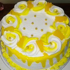 A picture of Pineapple flavor cake🍰🍰.