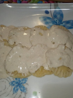 Una foto de Raviolis de pera con salsa de nueces