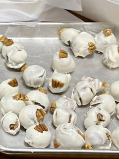 A picture of Pecan Balls.