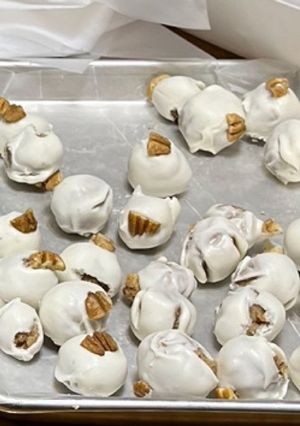 A picture of Pecan Balls.