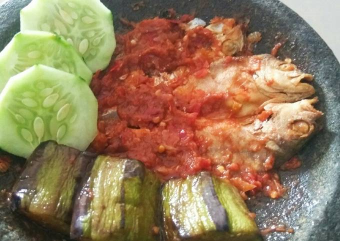 Sambal Lalap Iwak Asin