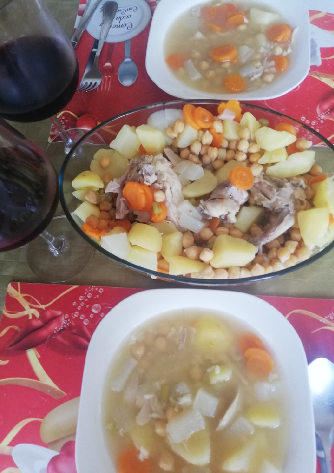 Una foto de Puchero con pollo y verduras