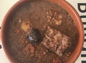 Foto principal de Lentejas con chorizo, morcilla y costilla