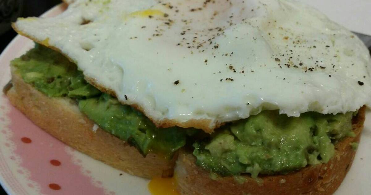 Avocado Toast With Fried Egg Recipe By Mickey Ding Cookpad