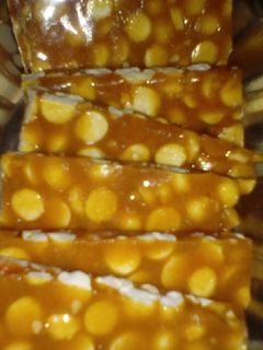 દાળિયા ની ચીકી રેસીપી મુખ્ય ફોટો